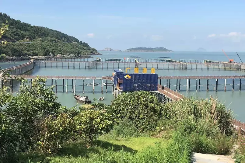 Projeto de produção e instalação de telas de vedação tipo pilha de ultra-grande distância com perímetro de 498 m