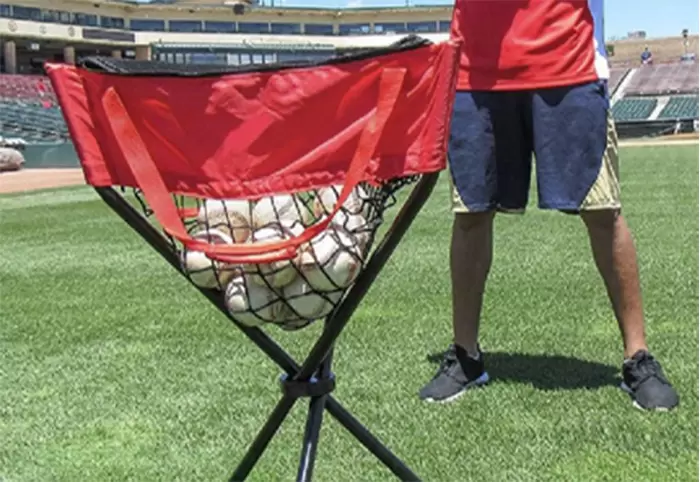 Sistemas de redes para gaiolas de rebatida de beisebol e engenharia de substitui&ccedil;&atilde;o de redes de receptores de beisebol para treinamento consistente de alto impacto.